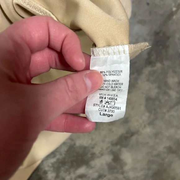 Sadie & Saige Chic Beige Buttoned Vest - Picture 5 of 7